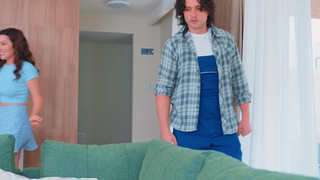 Муж в командировке — страстный секс с женой и глоток спермы