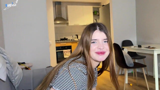 Пьяная соседка заводится с одного бокала — смотреть онлайн дикий секс в HD