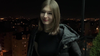 Скромная девушка в страстном порно видео — отсос и жесткий секс