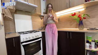 Страстный секс с родственницей — смотреть онлайн