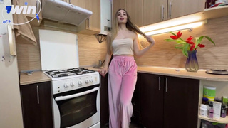 Страстный секс с родственницей — смотреть онлайн