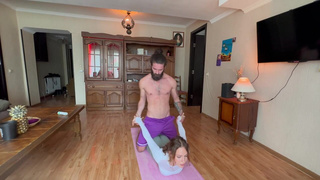 Сквирт оргазма с мачехой – домашнее порно видео