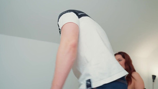 МЖМ порно видео: страстный тройничок с доминирующей девушкой