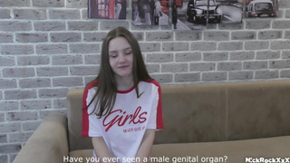 Первый раз: невинность потеряна в страстном сексе, минете и поцелуе