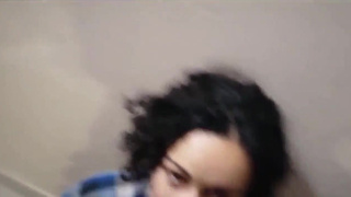 Порно онлайн с развратной соседкой