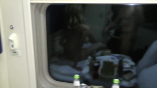 Секс с незнакомкой в поезде онлайн