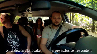 Горячее групповое порно с молодой красоткой на открытом воздухе