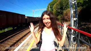 Горячее групповое порно с молодой красоткой на открытом воздухе