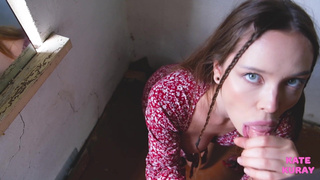 Смотреть онлайн – Kate Kuray сосет член за ужин в откровенном порно
