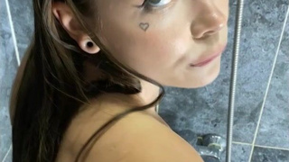 Девушка с упругими сиськами в сперме смотреть онлайн