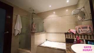 Kate Kuray в горячем порно с соседкой 21.03.15