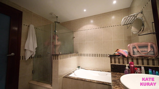 Kate Kuray в горячем порно с соседкой 21.03.15