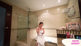 Kate Kuray в горячем порно с соседкой 21.03.15