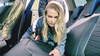 Смотреть онлайн: жесткий секс в машине - так приспичило ебаться