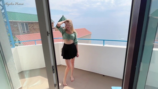 Владелец квартиры трахает в анал