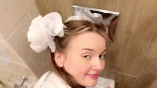 Отчим жестко трахает падчерицу в задницу и кончает в рот