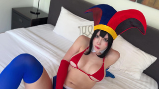 Свитти Фокс в страстном порно-косплее клоунессы