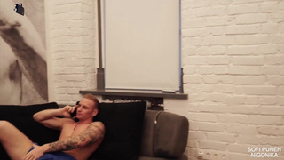 Секс видео онлайн - уборщица в горячей сцене с Мартином Спеллом