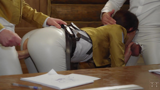 Атака Титанов порно: развратное видео с групповым сексом