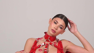 Anna Ralphs в красных подвязках - страстное порно видео с рыжей красоткой