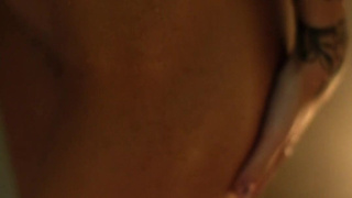 Горячее порно видео с дрочкой в душе