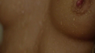 Горячее порно видео с дрочкой в душе