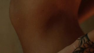 Горячее порно видео с дрочкой в душе