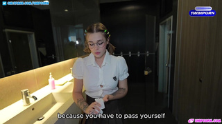 Секс видео с преподавателем — страстный минет в туалете