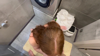 Секс в стиралке: страстный трах сзади без спроса