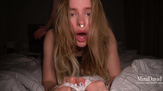 Секс в юбке без правил: кончил на лицо страстной красотке