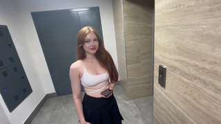 Горячая соседка в жестком трахе и глубоком минете