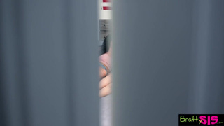 Секс с сводным братом подруги – страстный недотрах