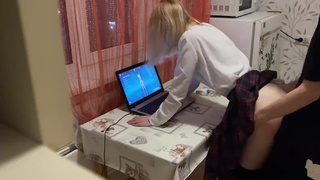 Порно видео с геймершей