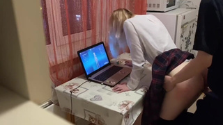 Порно видео с геймершей