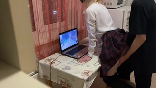 Порно видео с геймершей