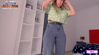 Секс видео онлайн: страстный анальный секс в джинсах