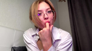 Смотреть страстный секс с раздетой красоткой