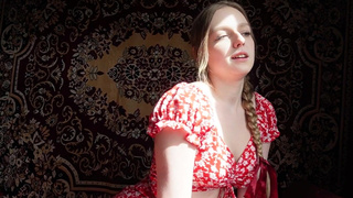 Девушка из русской деревни жаждет страстного секса