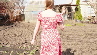 Девушка из русской деревни жаждет страстного секса