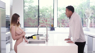 Страстный секс с большими сиськами и черным хуем