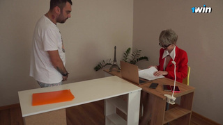 Смотреть онлайн ролик начальница и подчиненный