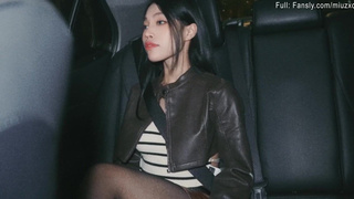 Горячее порно онлайн с соблазнительной красоткой