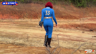 Смотри, как она трахает его в этом секс-видео