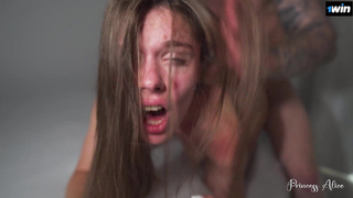 Жесткий секс с Princess Alice: анальные ласки и страстное проникновение