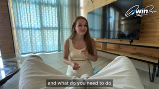 Девушка отрабатывает карточный долг оральным сексом