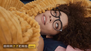 Девушка отказывает в сексе, но подруга согласна на анал — смотреть онлайн