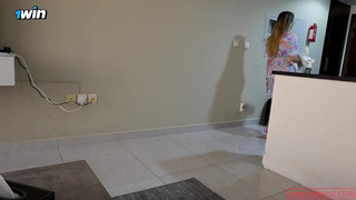 Шокирующая измена - сперма пасынка между ног