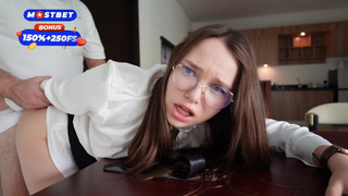 Психолог и клиент – горячее порно видео с разрядкой