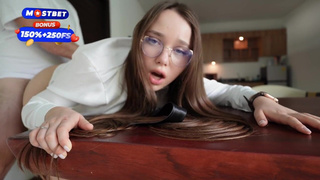 Психолог и клиент – горячее порно видео с разрядкой