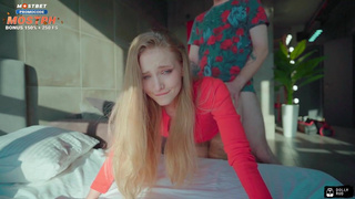 Сосед наполняет спермой после бара - страстный секс видео с разгоряченной девушкой